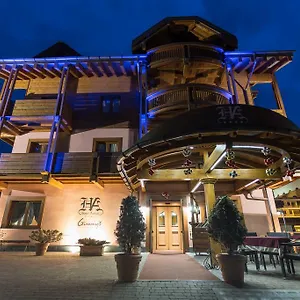 Arisch Hotel
